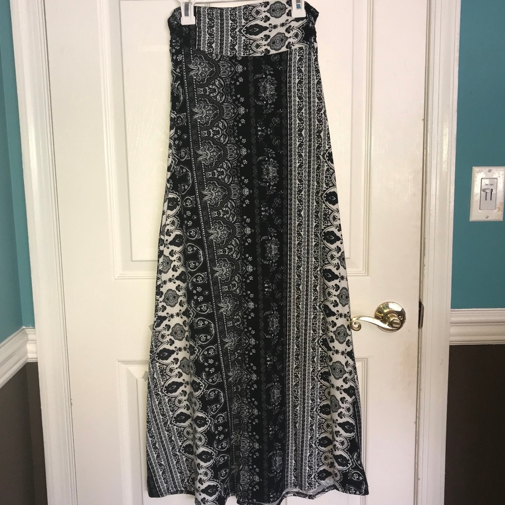 Black & White Fitted Maxi Skirt